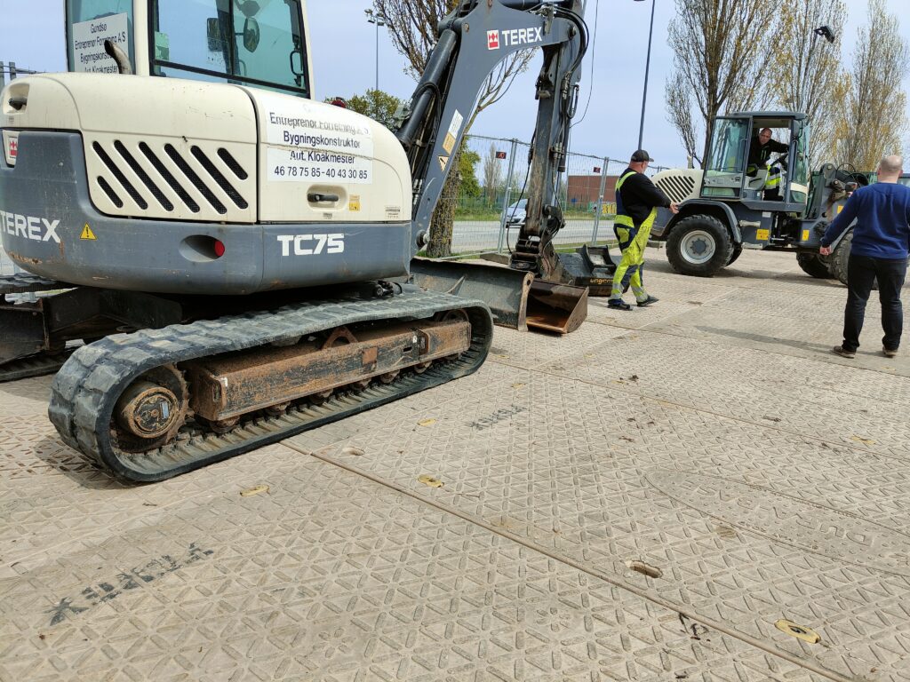 Construction and Civil Engineering - Solid Base Composite Mats